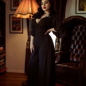 La femme en noir palazzo pants, medium